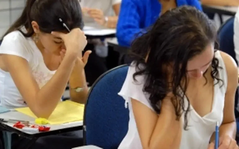 Redação do Enem 2025: saiba como estimar sua nota com simulador online