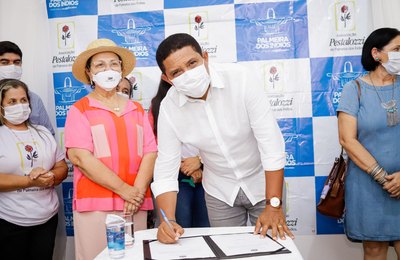 Prefeito Júlio Cezar e deputada federal Tereza Nelma entregam recursos para a Pestalozzi de Palmeira