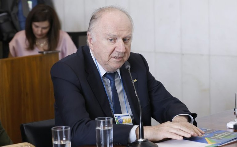 Prefeitos de todo o país protestam em Brasília contra aumento de despesas