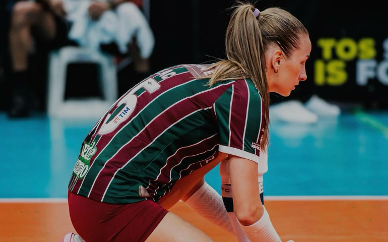 Fenômeno da Superliga feminina, jogadora sérvia revela traumas após assaltos com arma na cabeça e cogita deixar o Brasil