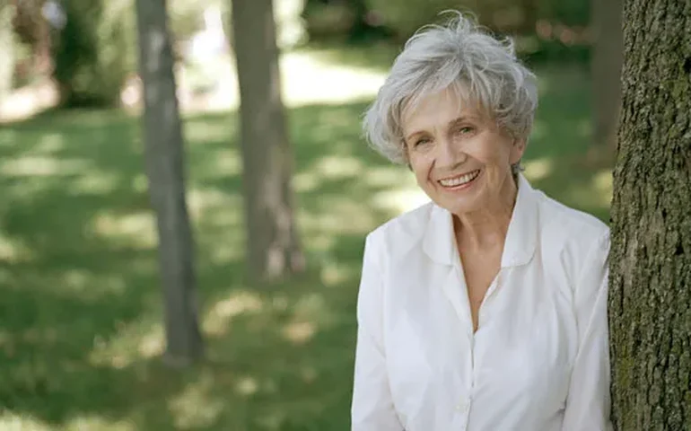 Morre a escritora canadense Alice Munro, vencedora do Nobel de literatura, aos 92 anos