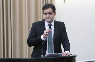 Lelo Maia repudia participação de crianças na Parada do Orgulho LGBTQIA+