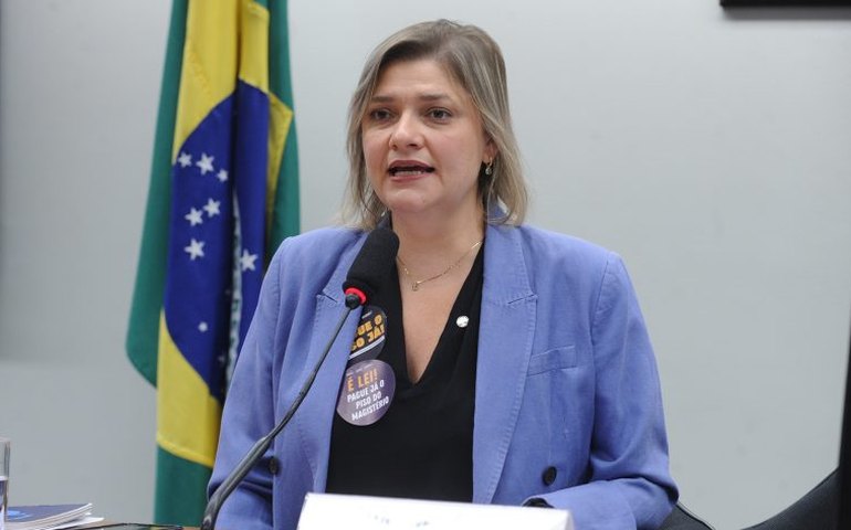 Comissão aprova programa de combate à evasão escolar