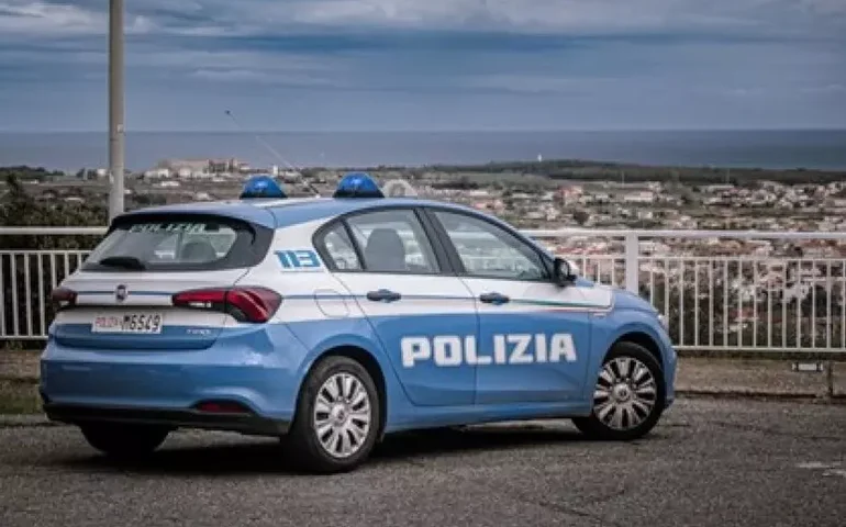 Adolescente 'vendida' pela mãe é espancada e estuprada pelo 'noivo' na Itália