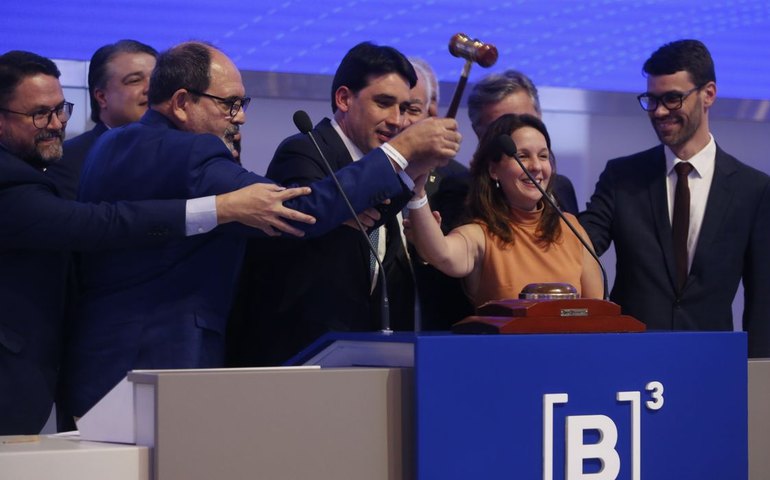 Governo federal arrenda em leilão cinco terminais portuários