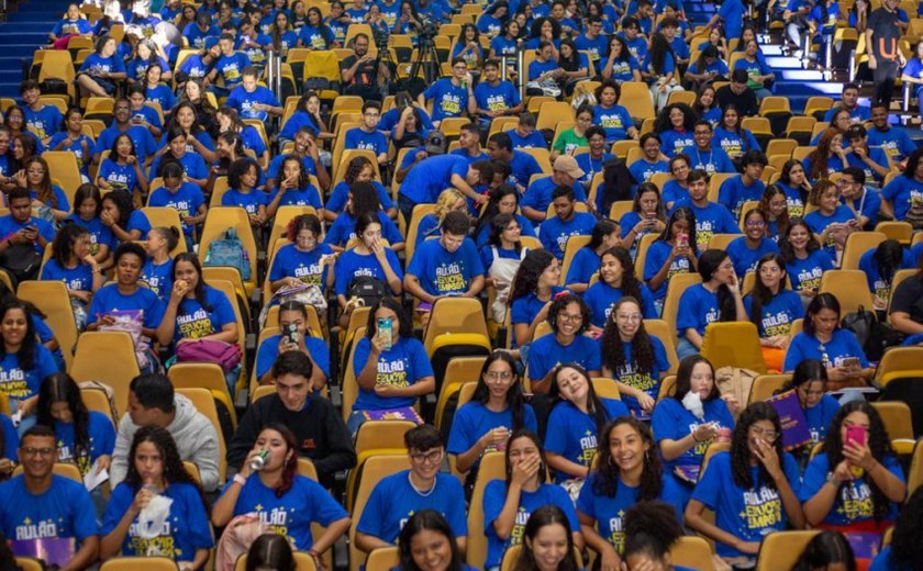 Mais de 1.200 estudantes lotam maior aulão do Brasil, promovido pela Prefeitura de Maceió