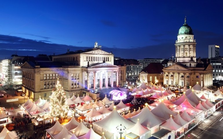 Turistas são retirados às pressas de mercado de Natal em Berlim após incêndio