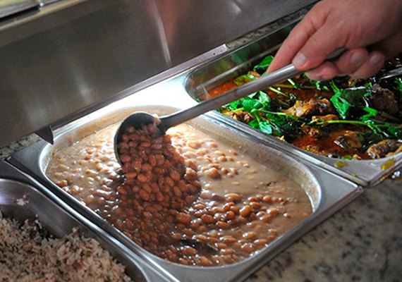 Restaurante deve indenizar cliente que encontrou cabelo na comida