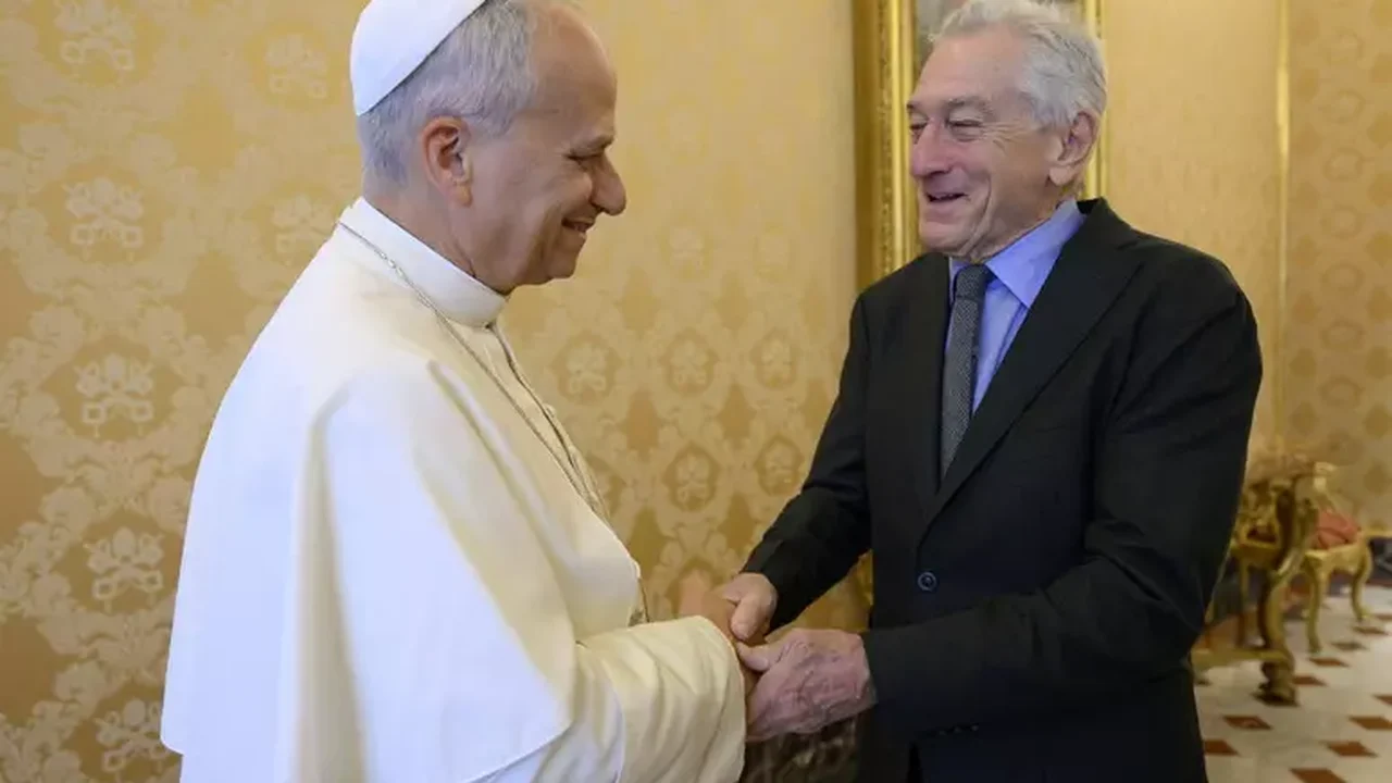 Leão XIV abre espaço em agenda e recebe De Niro no Vaticano
