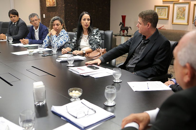 Presidente do TJ/AL discute data-base com representantes dos servidores
