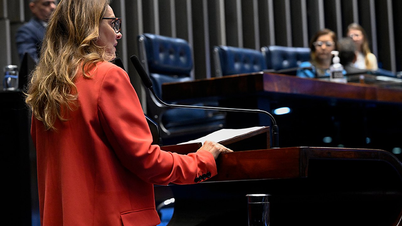 Plenário aprova sessão especial em homenagem às cientistas brasileiras