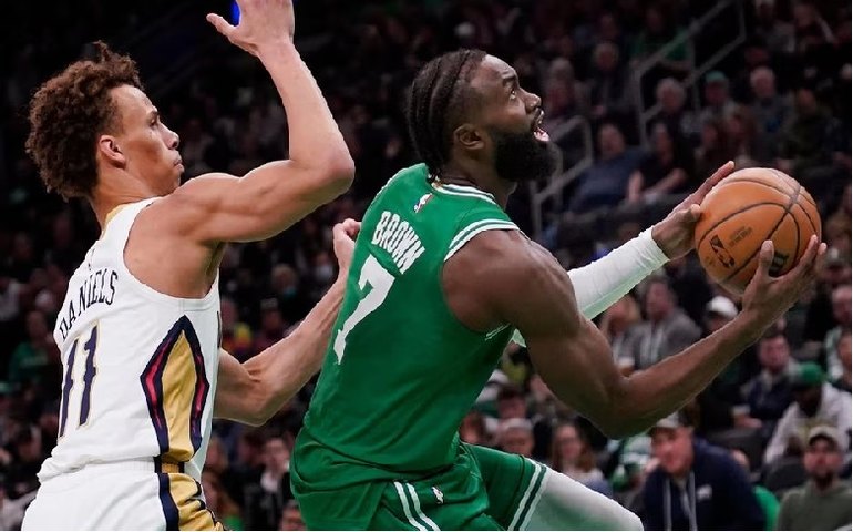 Jaylen Brown brilha, Celtics batem Pelicans e alcançam 30ª vitória na NBA