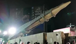 Irã exibi míssil em meio a protestos. Fonte: Internet
