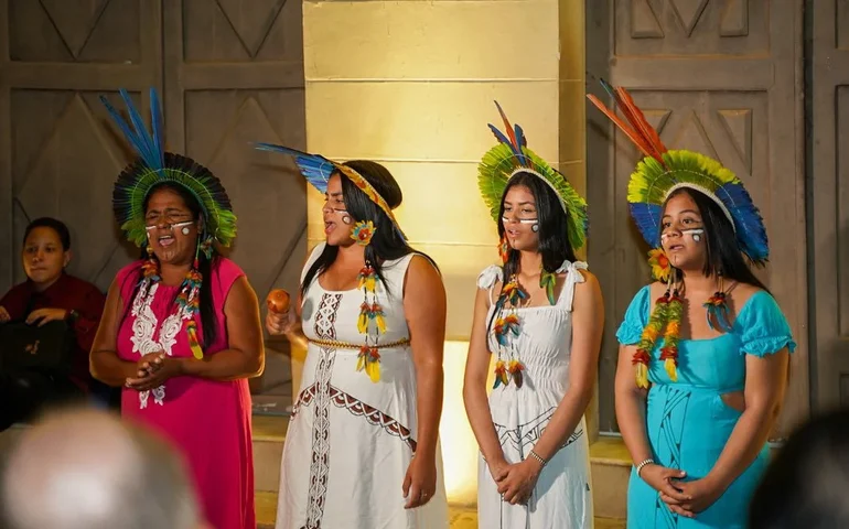 Giro das Tradições recebe espetáculo indígena “Vozes Ancestrais – O Musical” no Theatro Homerinho