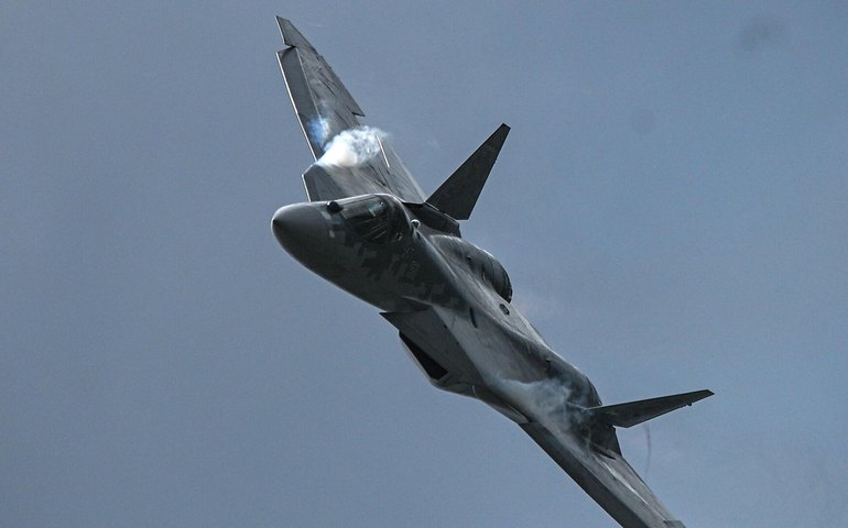 Cúpula entre Putin e Trump pode reunir caças Su-57 e F-22 nos céus do Alasca, diz mídia