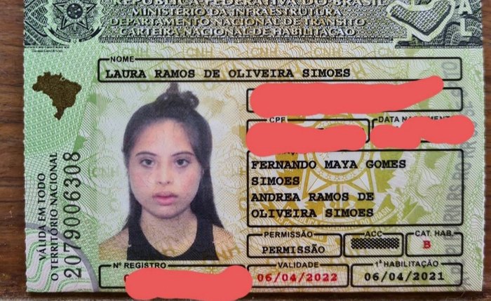 A jovem alagoana, Laura Simões, com Down, tira a 1ª habilitação