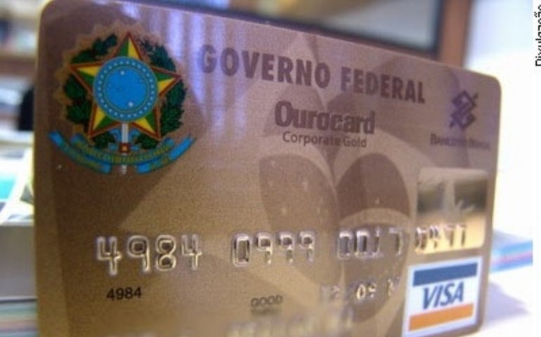 Cartão corporativo garantiu férias de Bolsonaro na praia