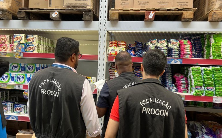 Procon Maceió autua supermercados por irregularidades