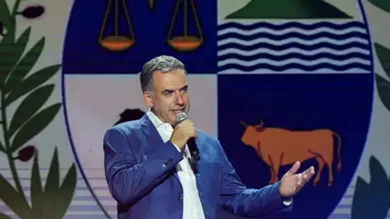 Yamandú Orsi toma posse como novo presidente do Uruguai