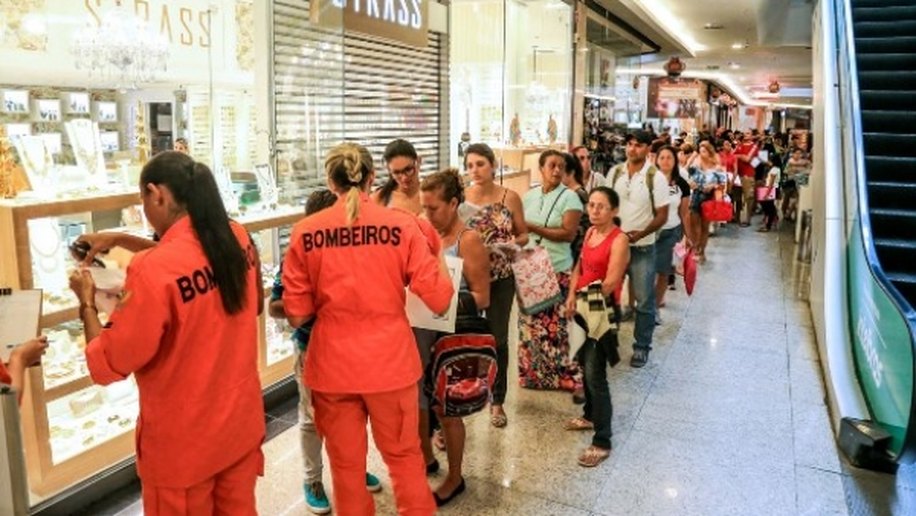 Procura por Projeto Golfinho atrai milhares de pais de crianças em Maceió