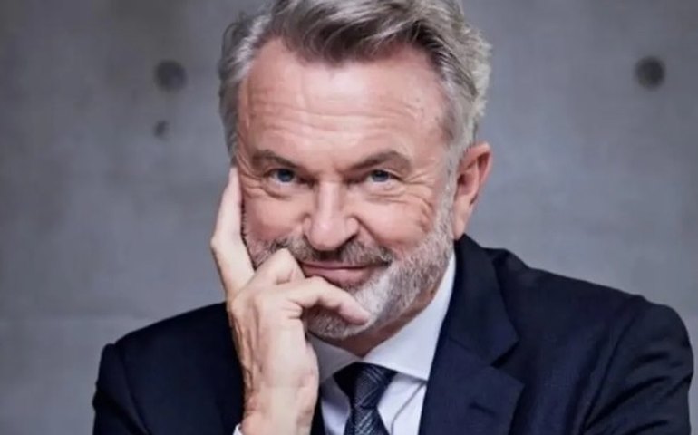 Ator de 'Jurassic Park', com câncer, se emociona com pergunta de entrevistadora autista