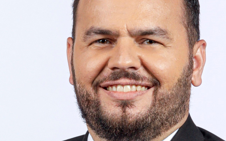 Veja como é a capela polêmica no gabinete do Carteiro Reaça na Assembleia de SP