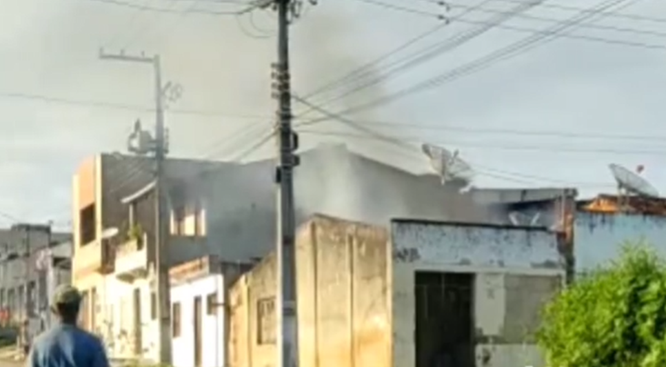 Morador ateia fogo dentro de casa após brigar com companheira em Lagarto