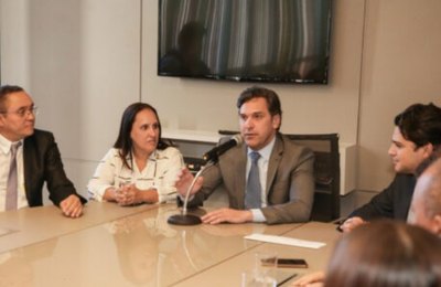 Prefeita de Santana do Ipanema participa de reuniões no Congresso e no Ministério dos Transportes
