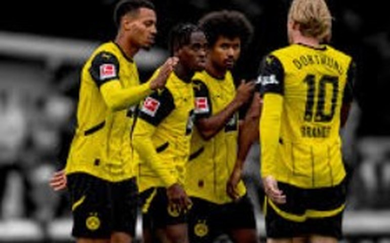 Borussia Dortmund passa sufoco, mas garante vitória no fim sobre o St. Pauli no Alemão