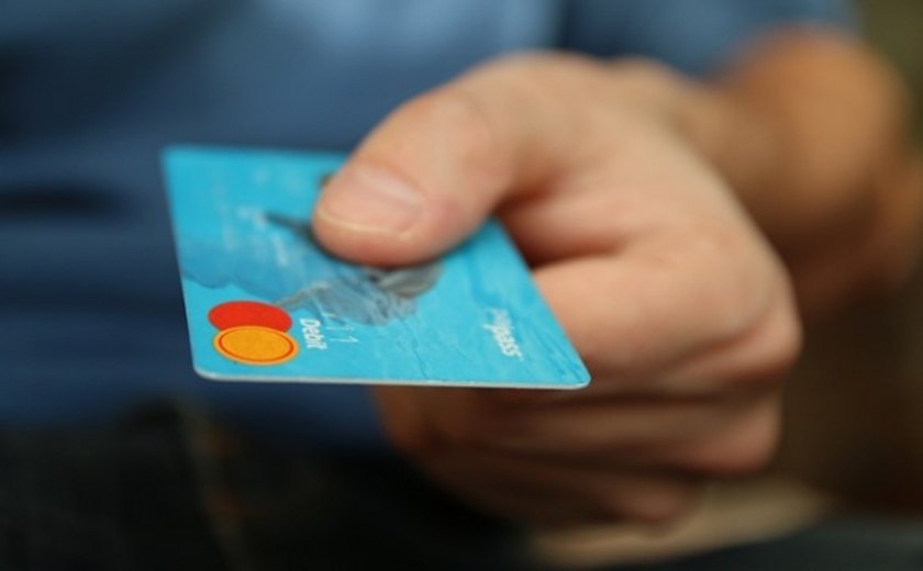 Procon-AL orienta consumidor que cobrança em dinheiro ou cartão deve ser clara