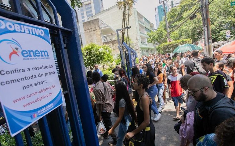 Enem tem aumento de 27% de inscritos confirmados, diz ministro