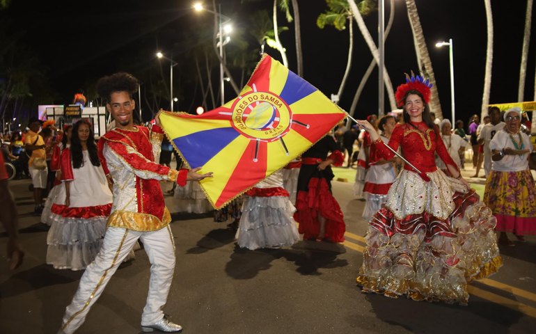 Com explosão de cores e tradição, escolas de samba de Maceió fazem história no segundo dia de desfiles