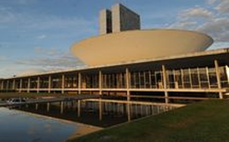 Câmara vai retomar pagamento de salários acima do teto em fevereiro