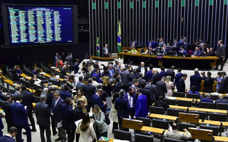 Câmara aprova texto-base da reforma tributária em primeiro turno; acompanhe