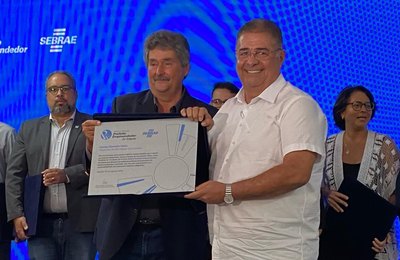 George Clemente recebe prêmio ‘Prefeito Empreendedor’, entregue pelo Sebrae/AL