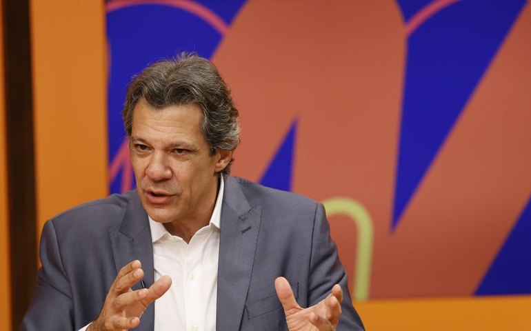 Haddad nega planos para reajustar valor do Bolsa Família