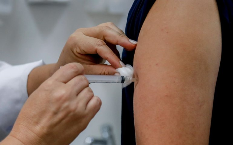 Rio de Janeiro amplia vacinação contra dengue para todos os municípios