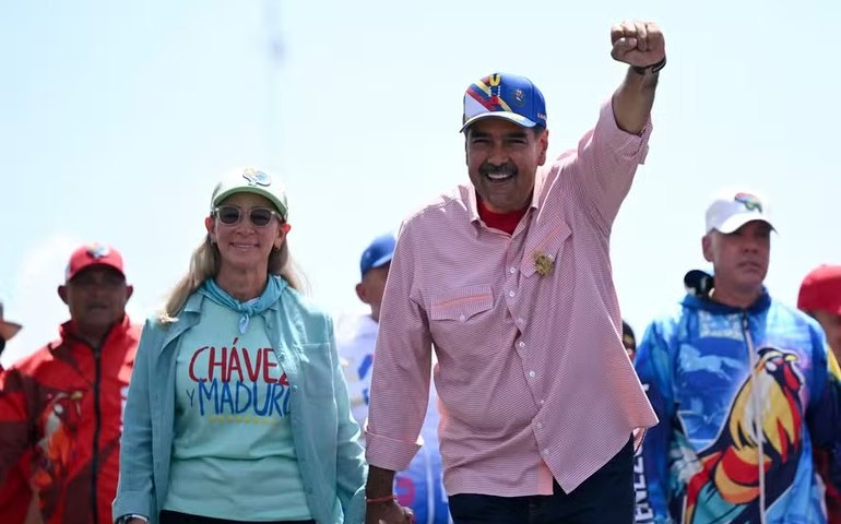 Oposição venezuelana encerra campanha em Caracas dizendo que eleição presidencial é 'última oportunidade'