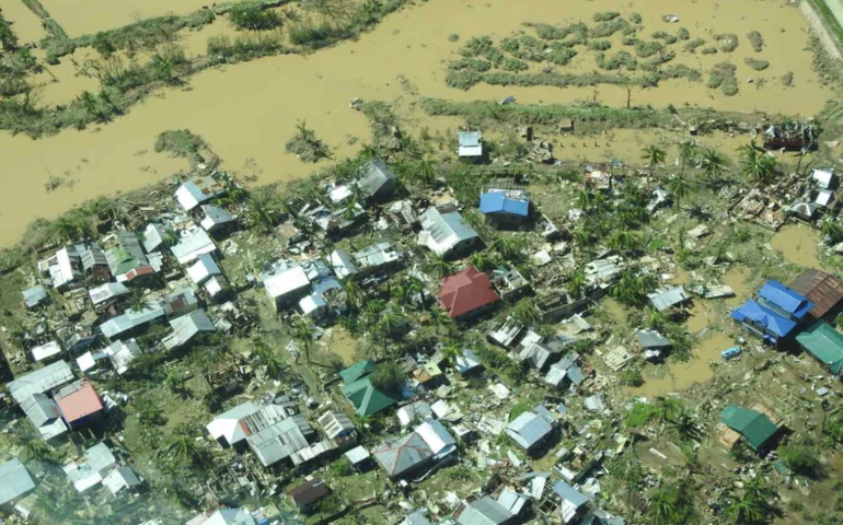 Tufão Gaemi alaga ruas da capital filipina e ameaça Taiwan; veja fotos e vídeo