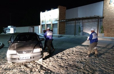 Lei Seca flagra inabilitados e recolhe CNHs em operação no Pilar