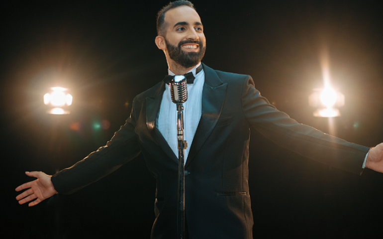 Arthur Callazans divulga novo single em português