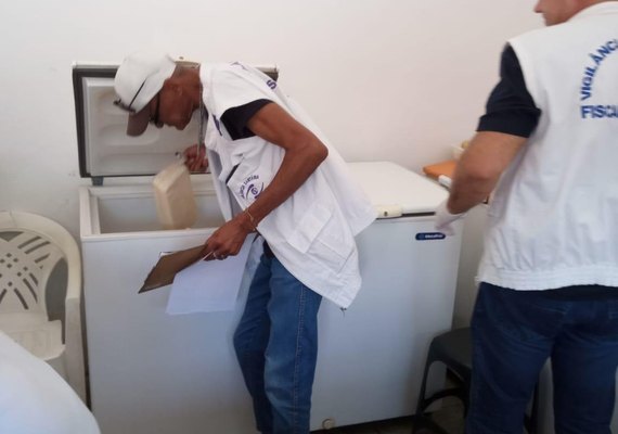 Visa Maceió apreende 160 kg de alimentos irregulares em supermercado da Ponta Verde