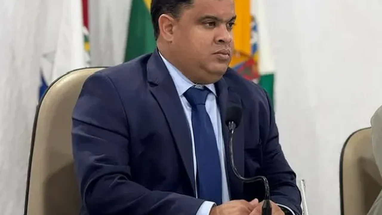 Presidente da Câmara ataca imprensa, fala em ‘extorsão’ e rebate profissionais sem provas