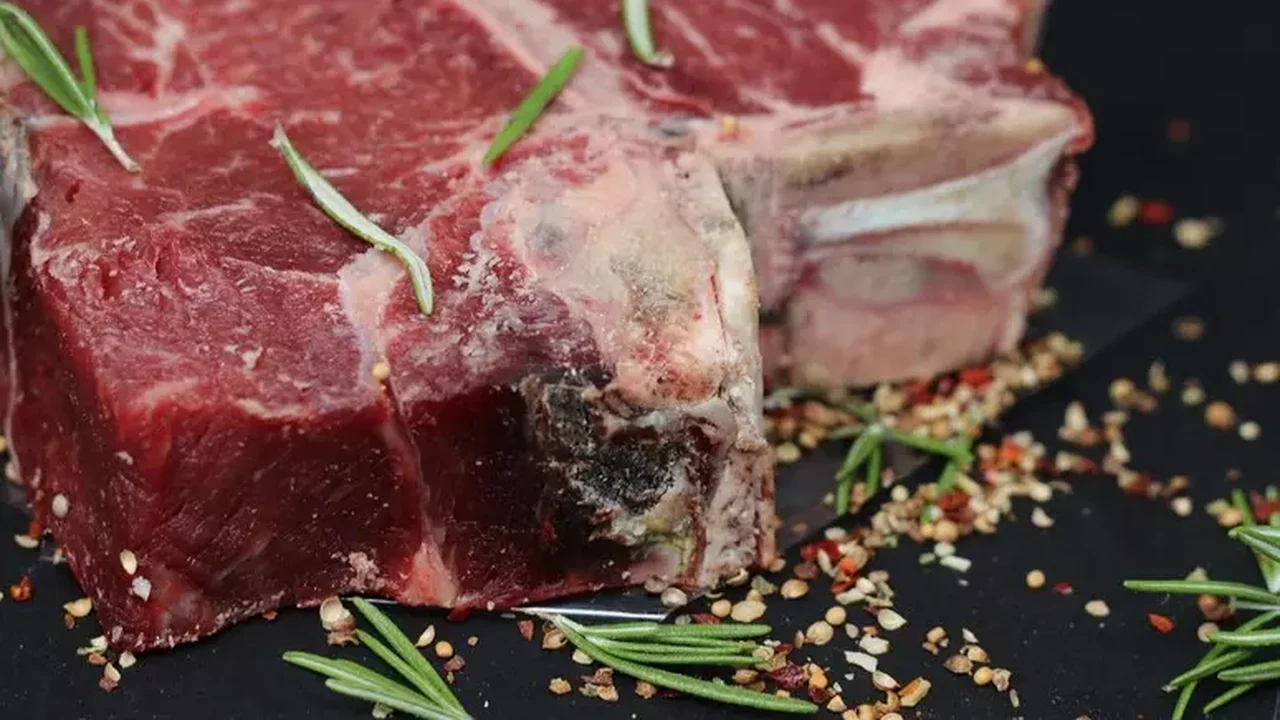 China anuncia tarifa de 55% sobre carne bovina importada do Brasil
