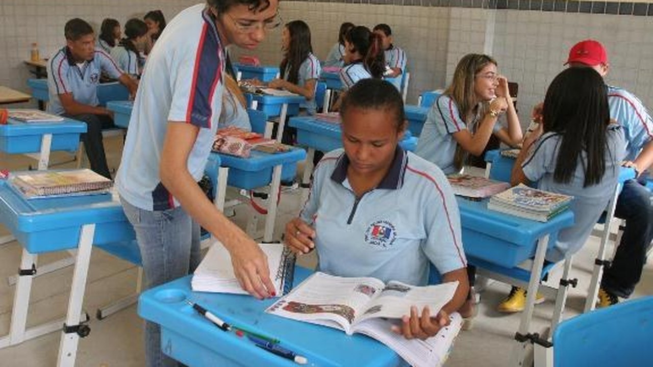 Governo vai nomear aprovados em concurso público da Educação