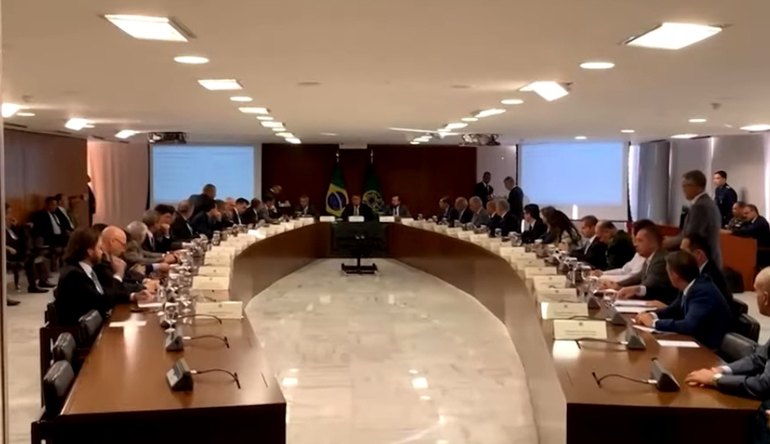 Hora da Verdade: vídeo de reunião ministerial é usada como prova