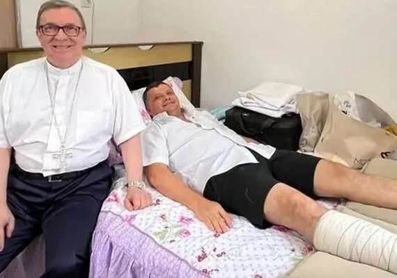 Padre de Arapiraca que caiu de telhado de residência está em repouso e vai passar por cirurgia