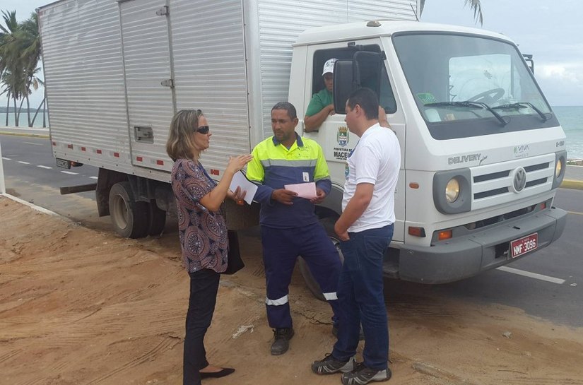 Prefeitura de Maceió inicia coleta seletiva em barracas da orla