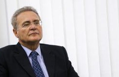 Renan diz que continuará na liderança do PMDB no Senado se a bancada quiser