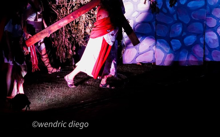 Mesmo com chuva, fiéis prestigiam último dia do espetáculo Jesus Rei dos Judeus em Palmeira